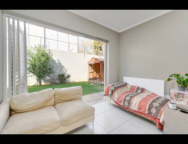 3 BEDROOM TOWNHOUSE FOR SALE IN BRYANSTON